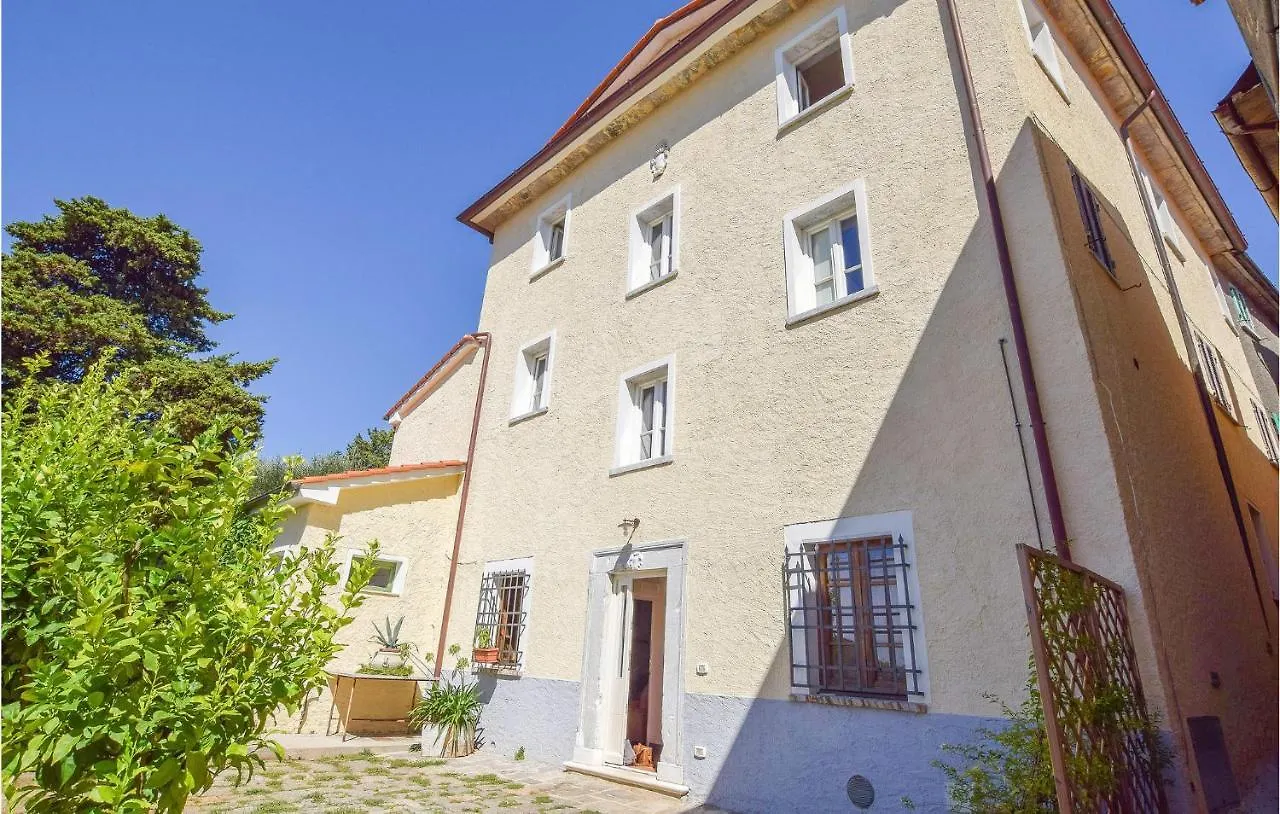 5 Bedroom Amazing Home In Fabbiano Fabbiano